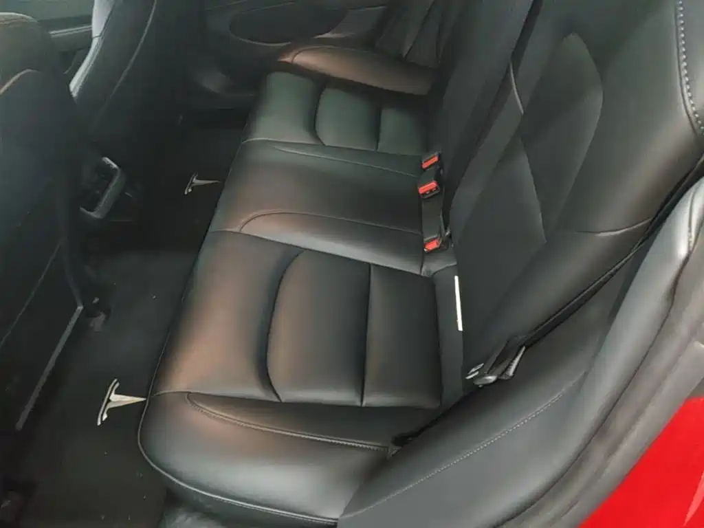 Tesla Model 3 — миниатюра 17