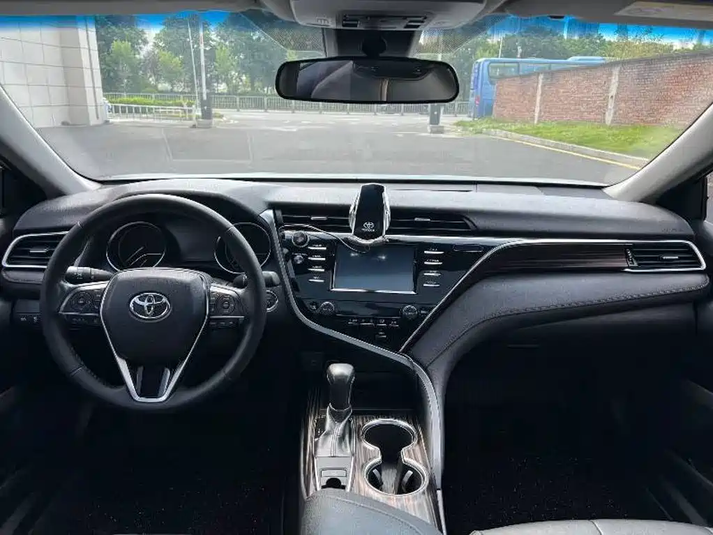 Toyota Camry — миниатюра 5