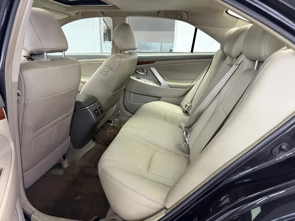 Toyota Camry — миниатюра 6