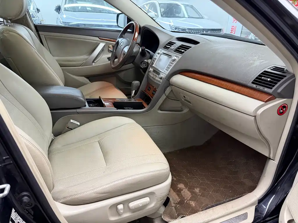 Toyota Camry — миниатюра 8