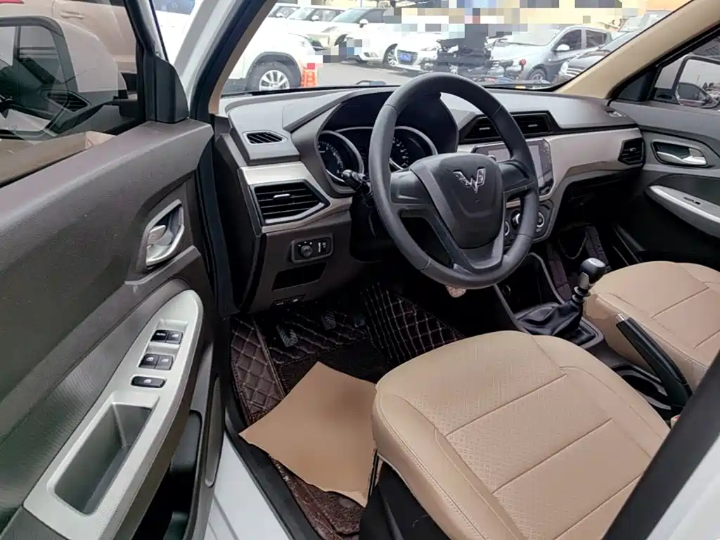Wuling Hongguang — миниатюра 16