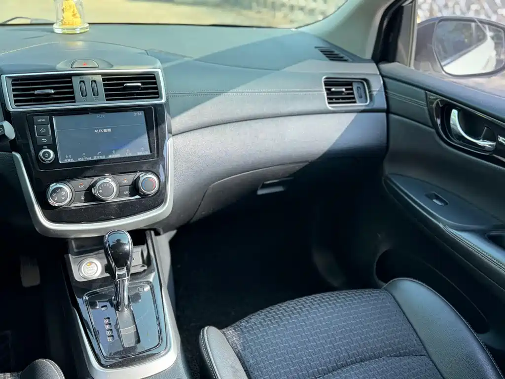 Nissan Tiida — миниатюра 5