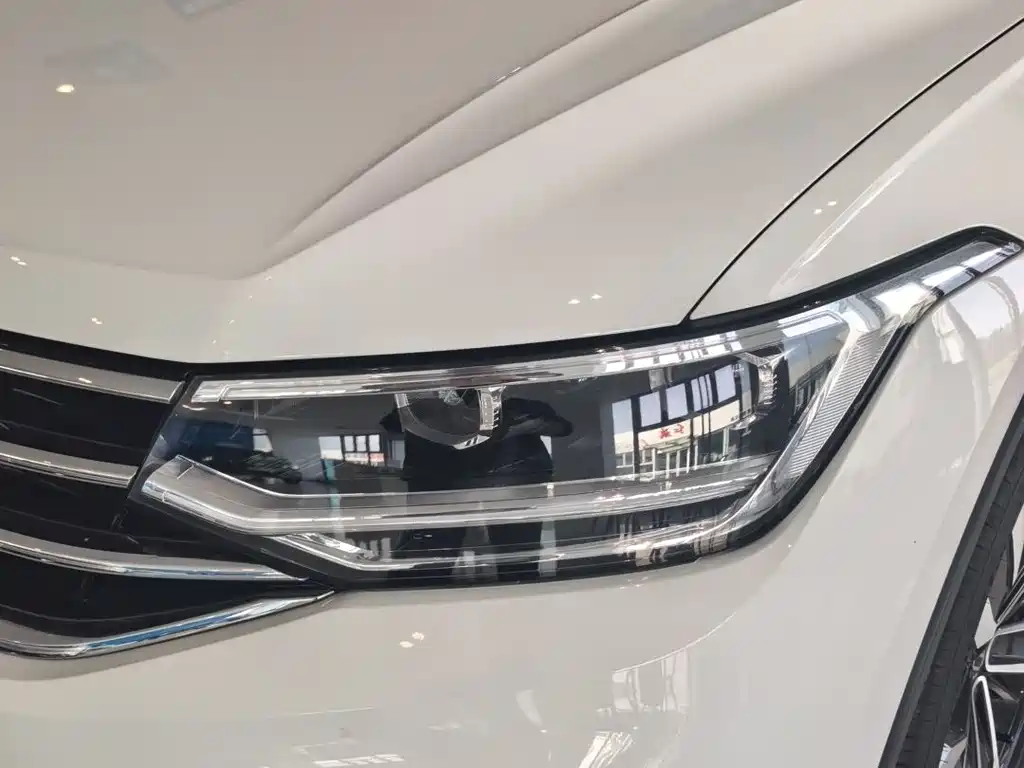 Volkswagen Tiguan L — миниатюра 6