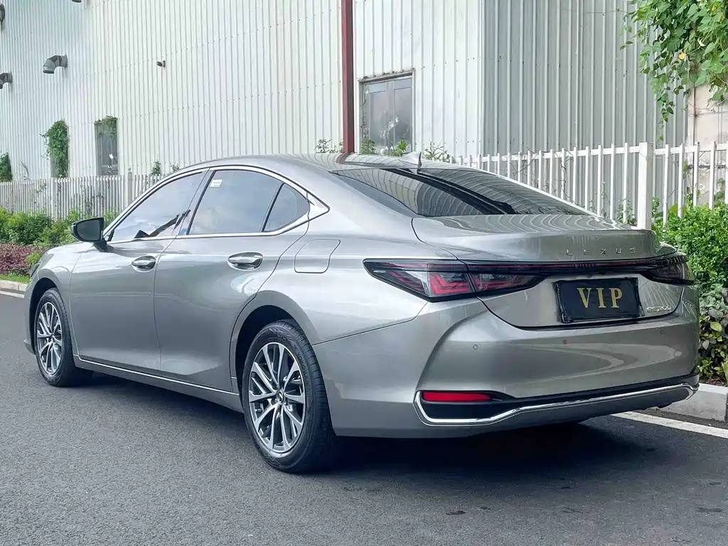 Lexus ES — миниатюра 9