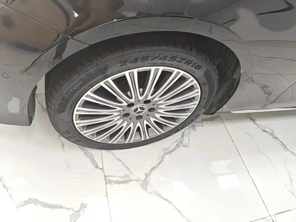 Mercedes-Benz E-Class — миниатюра 23