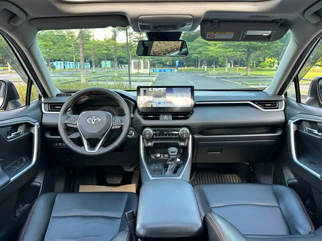 Toyota RAV4 — миниатюра 8