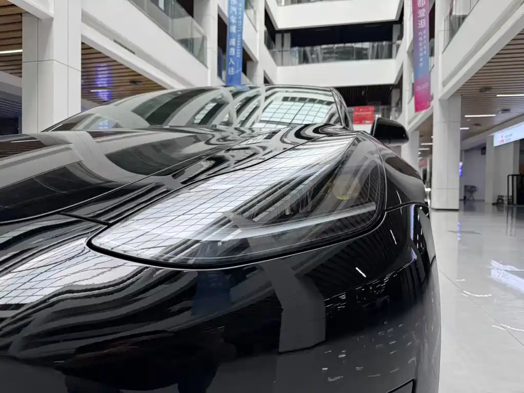 Tesla Model 3 — миниатюра 20