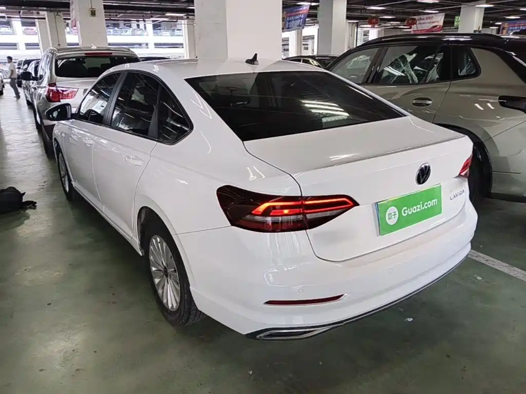 Volkswagen Lavida — миниатюра 5