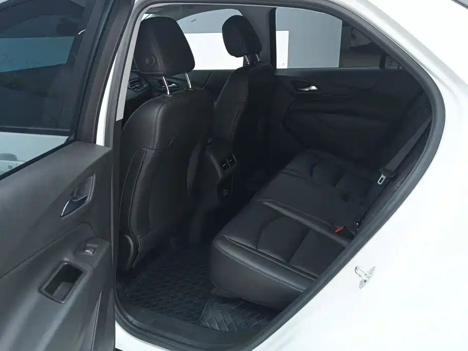 Chevrolet Equinox — миниатюра 11