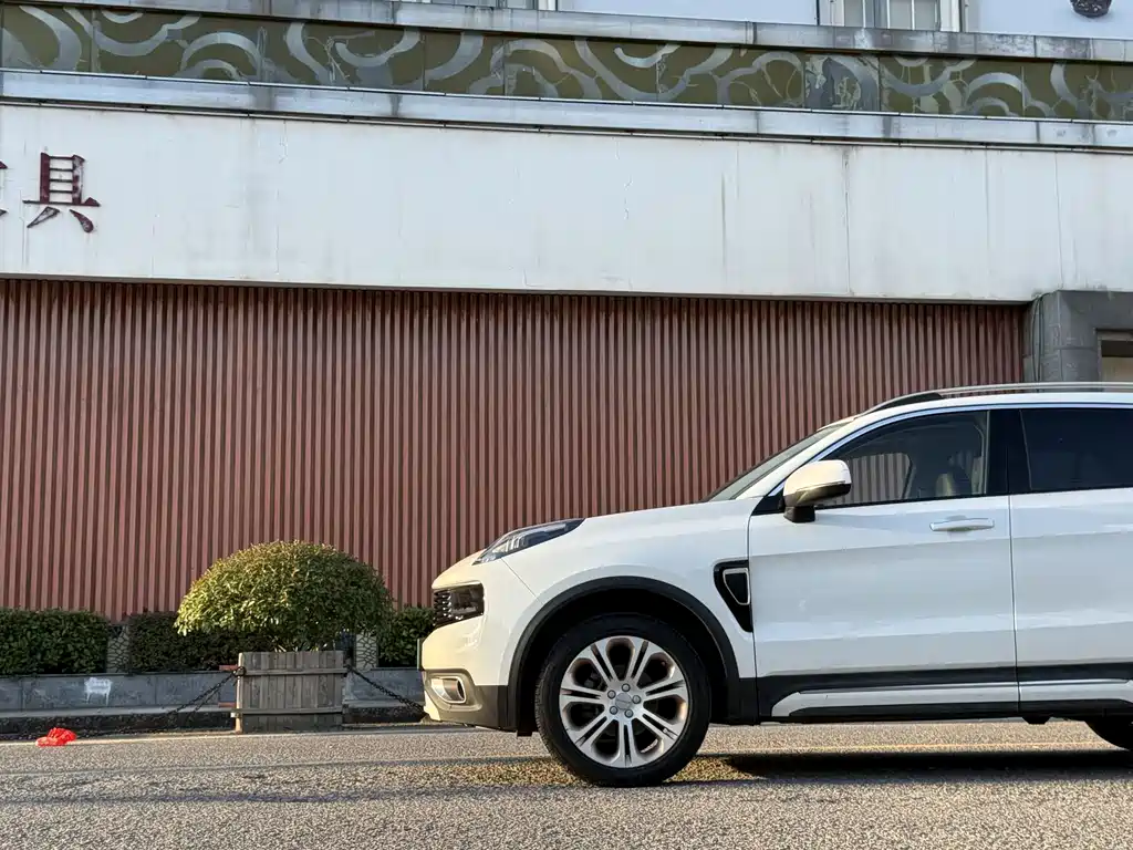 Lynk & Co 01 — миниатюра 6