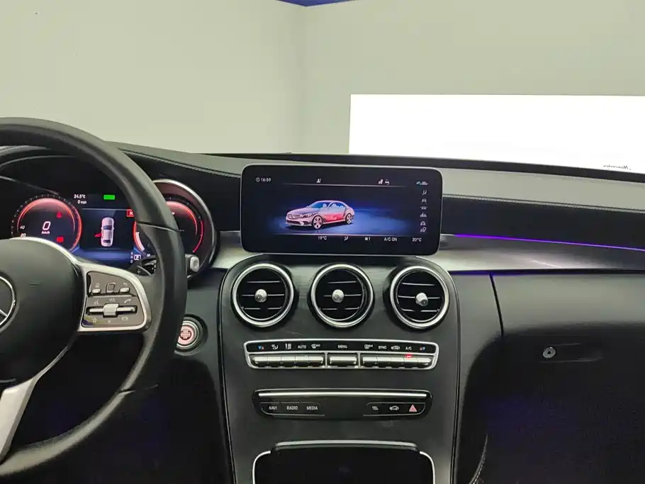 Mercedes-Benz C-Class — миниатюра 13