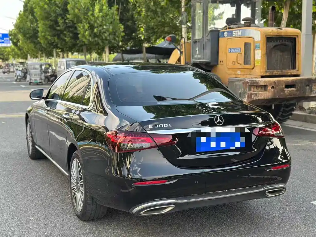 Mercedes-Benz E-Class — миниатюра 7