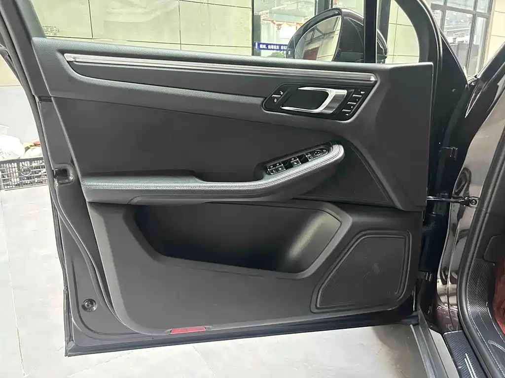 Porsche Macan — миниатюра 16
