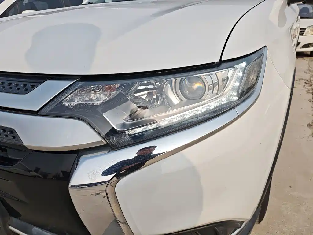 Mitsubishi Outlander — миниатюра 18