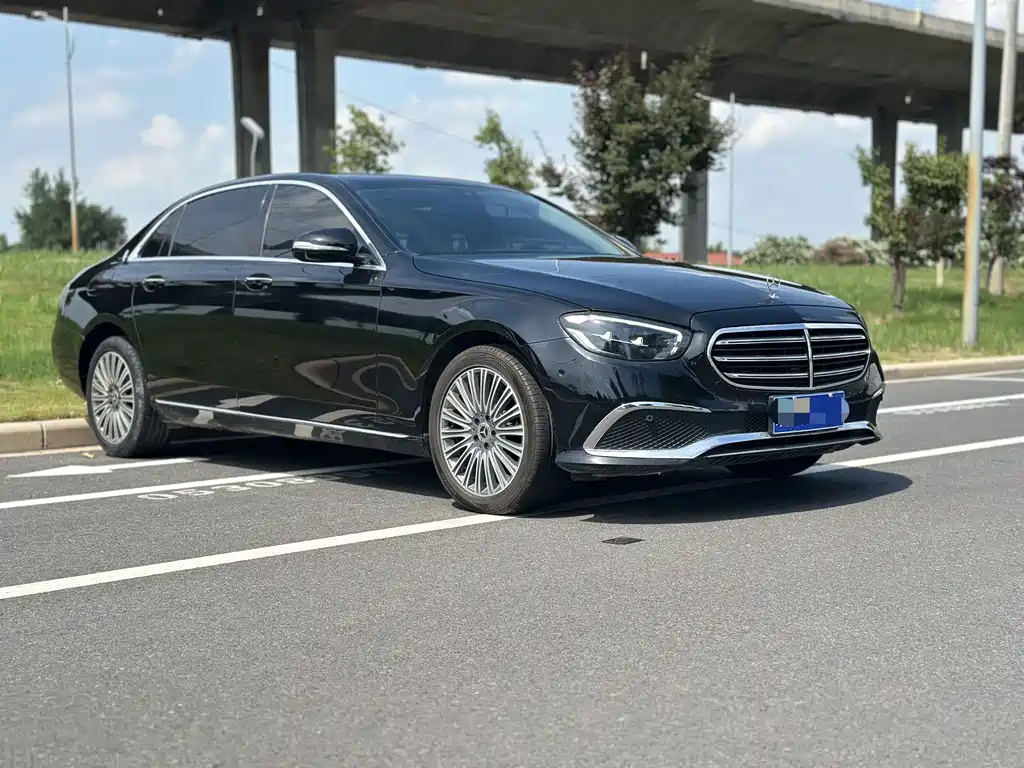 Mercedes-Benz E-Class — миниатюра 3