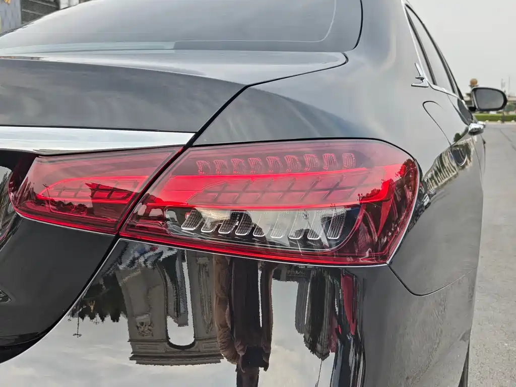 Mercedes-Benz E-Class — миниатюра 9