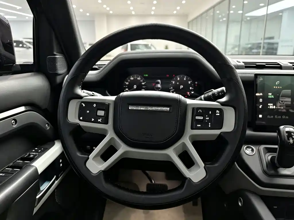 Land Rover Defender 2023 — фото 10