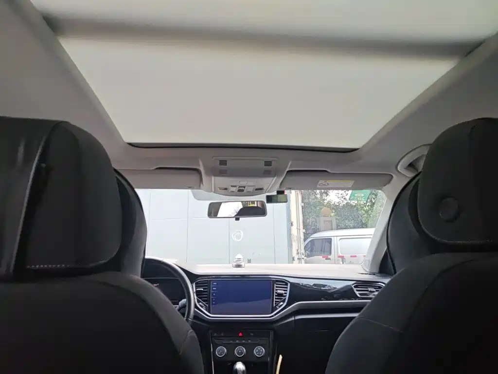 Volkswagen T-Roc — миниатюра 14