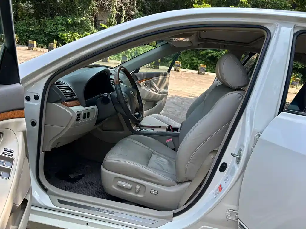 Toyota Camry — миниатюра 7