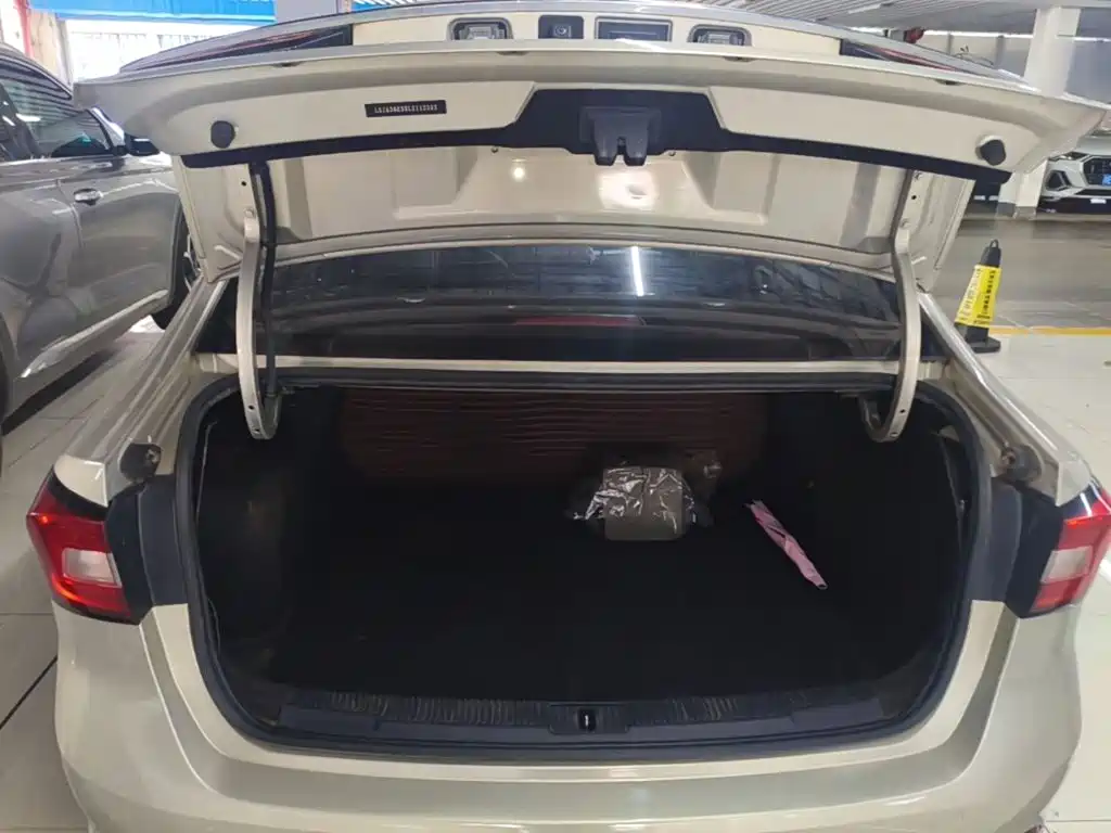 Roewe i5 — миниатюра 19
