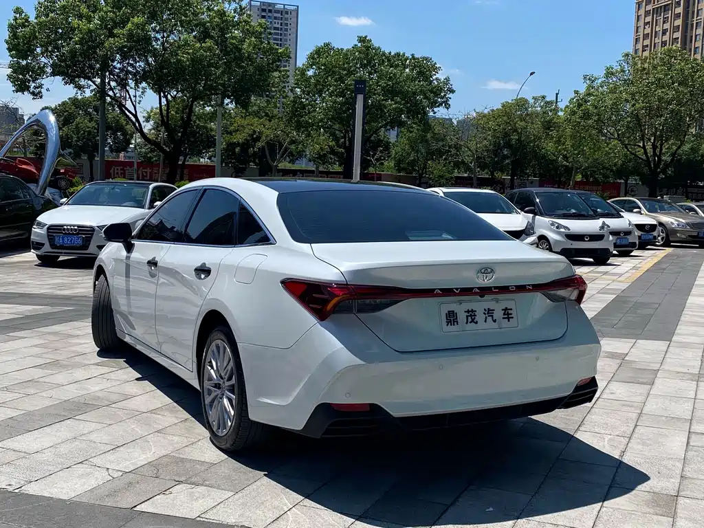 Toyota Avalon — миниатюра 8