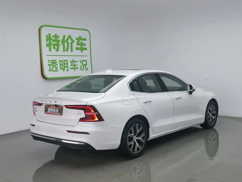 Volvo S60 2023 B4 Luxury