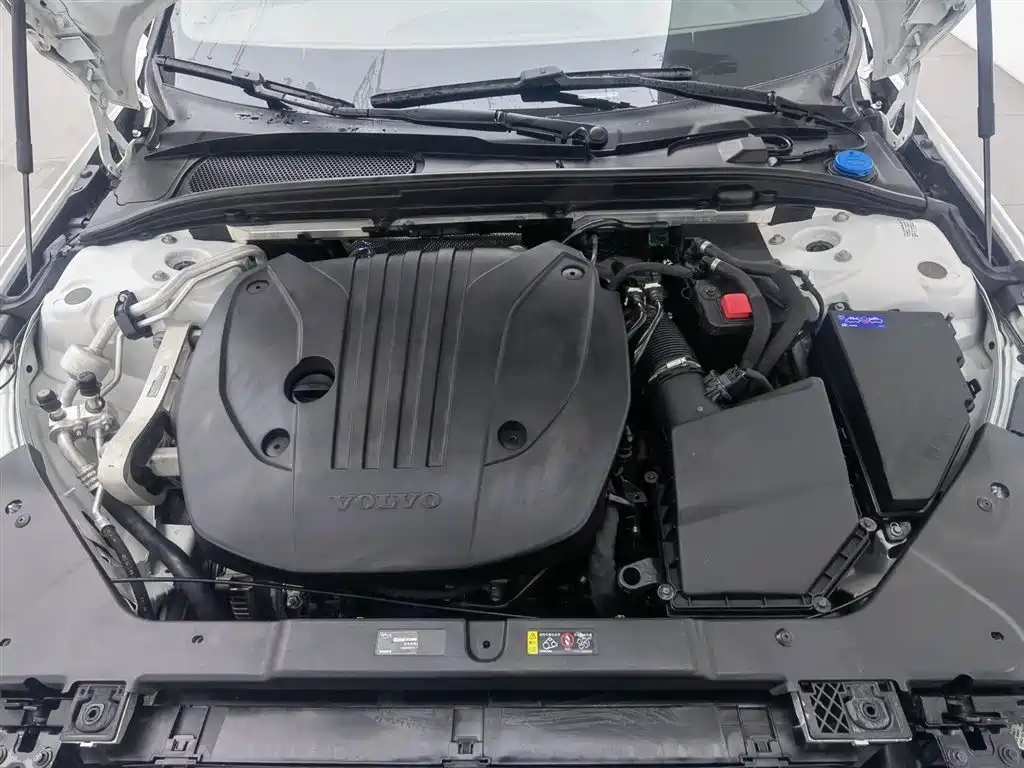 Volvo S60 2023 B4 Luxury