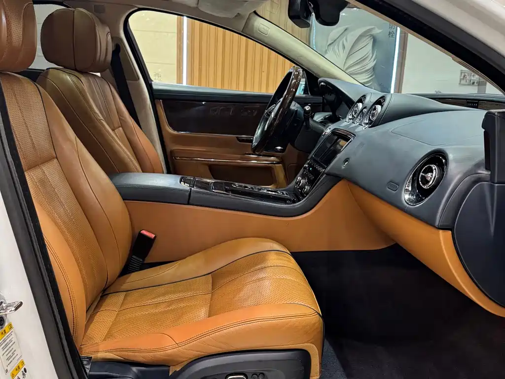 Jaguar XJ — миниатюра 18