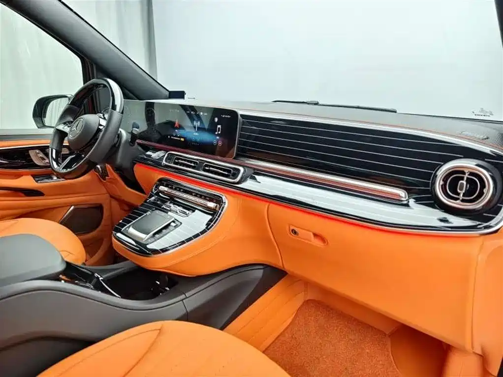 Mercedes-Benz Vito 2023 2.0T 7 мест