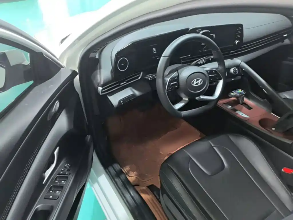 Hyundai Elantra — миниатюра 16