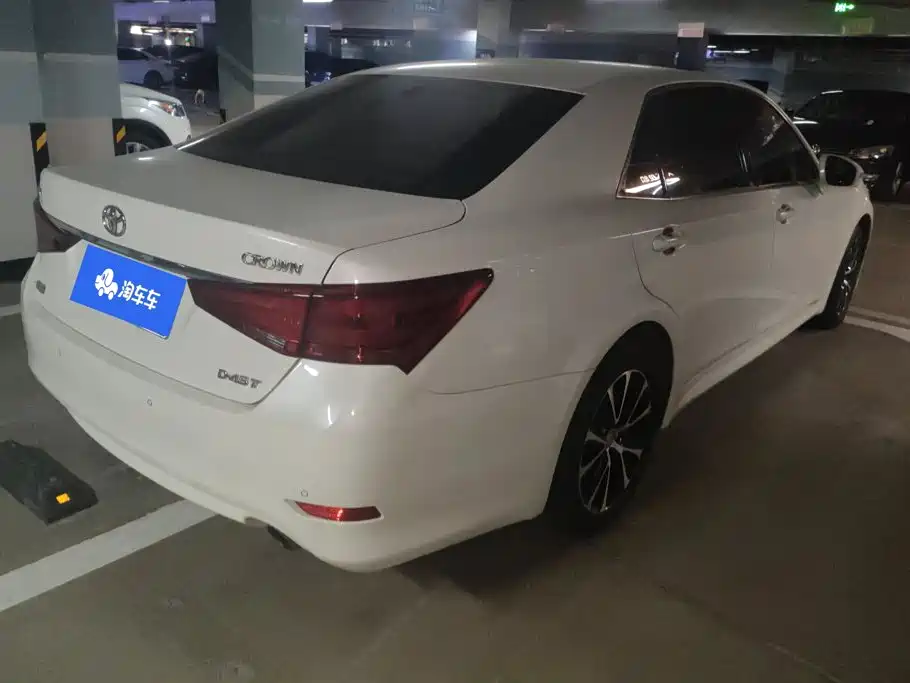 Toyota Crown — миниатюра 3