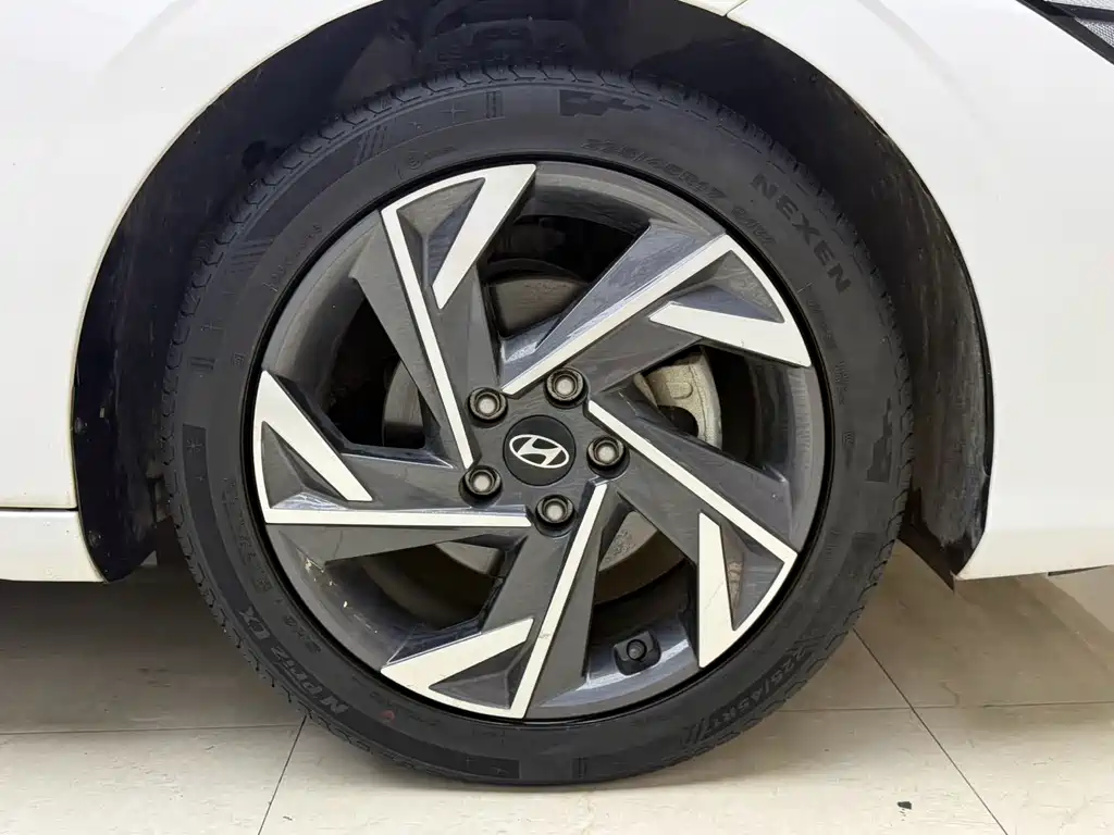 Hyundai Elantra 2023 — фото 22