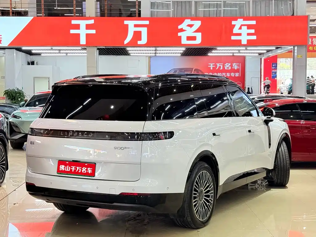 Lynk & Co 900 — миниатюра 5