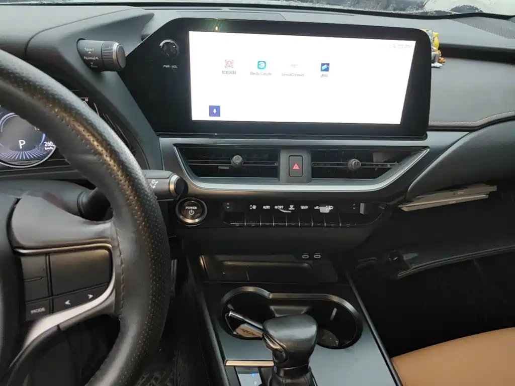 Lexus UX — миниатюра 13