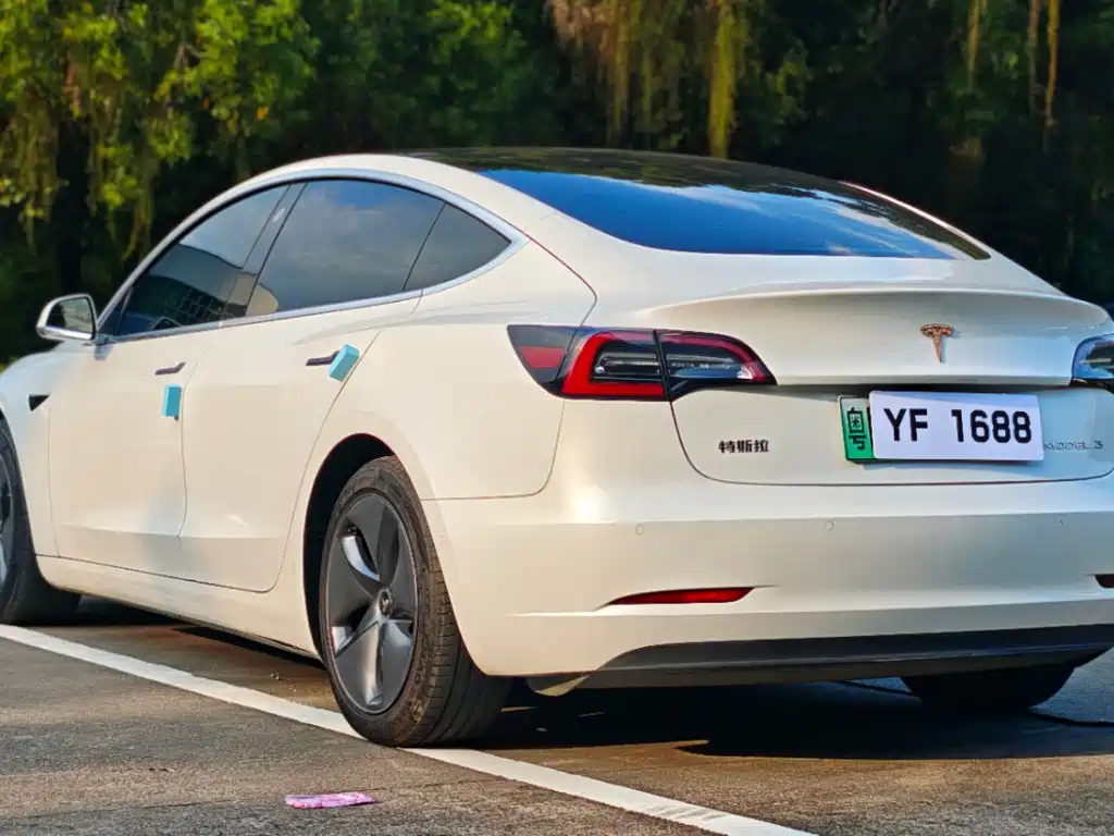Tesla Model 3 — миниатюра 4