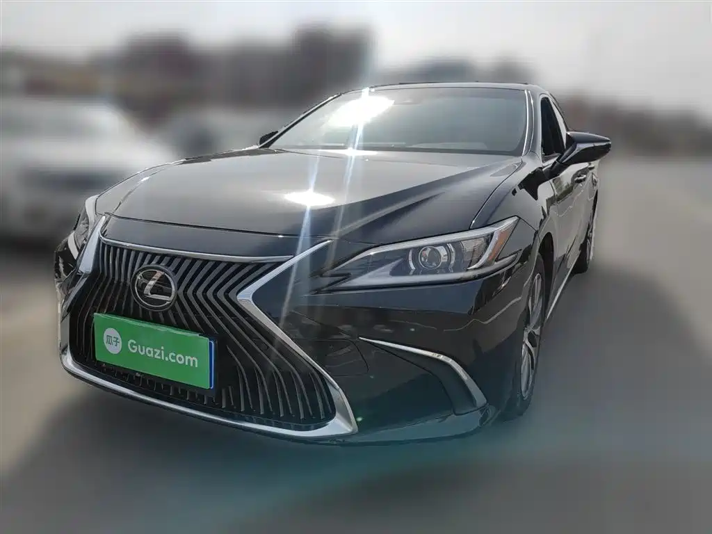 Lexus ES 2021