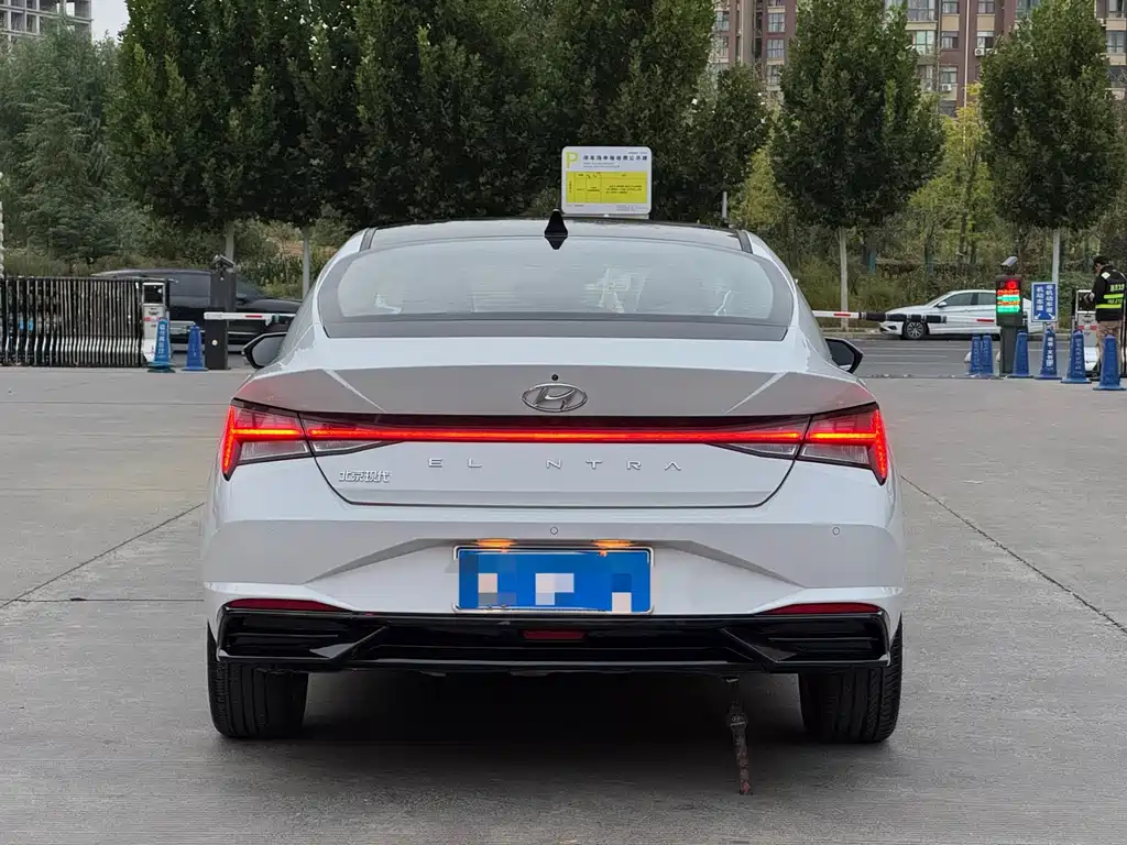 Hyundai Elantra — миниатюра 5
