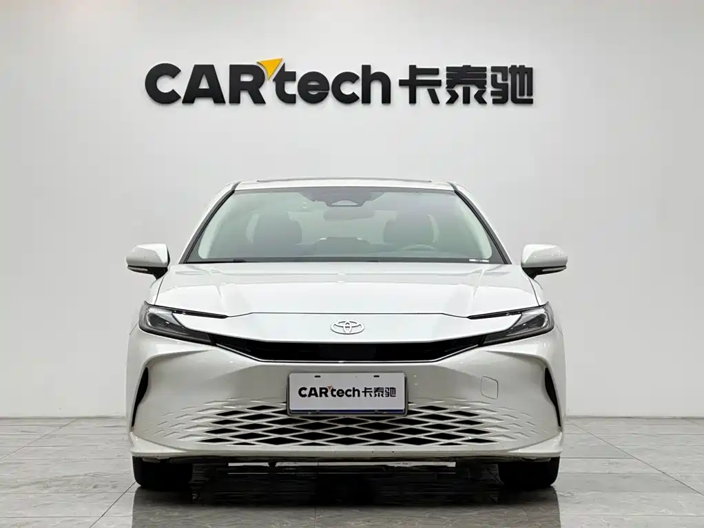 Toyota Camry — миниатюра 7