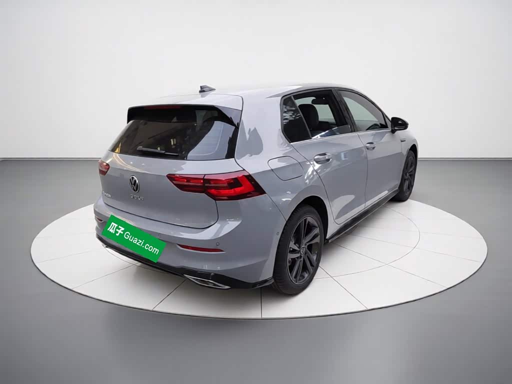 Volkswagen Golf 1.4 л 2023 г. Серебристо-серый, пробег 30900 км
