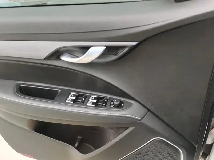 Geely Emgrand — миниатюра 7
