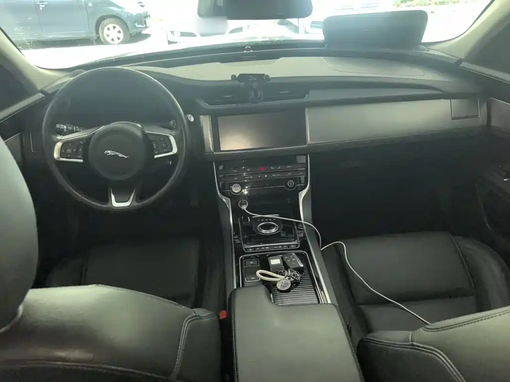 Jaguar XFL — миниатюра 13