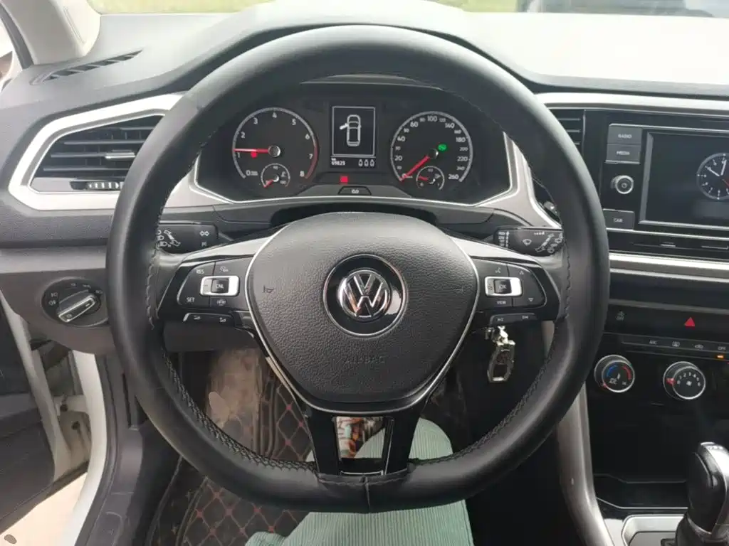 Volkswagen T-Roc — миниатюра 11
