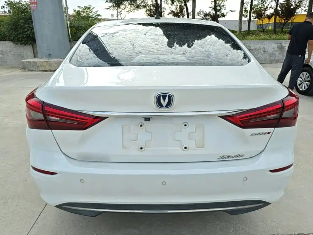 Changan Eado — миниатюра 6