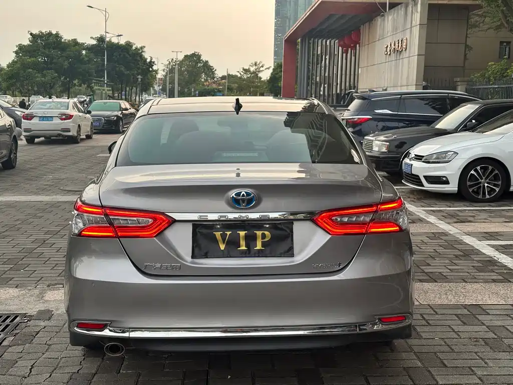 Toyota Camry — миниатюра 8