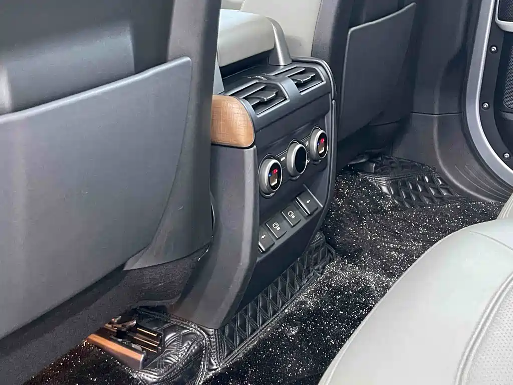 Land Rover Defender 2022 — фото 21