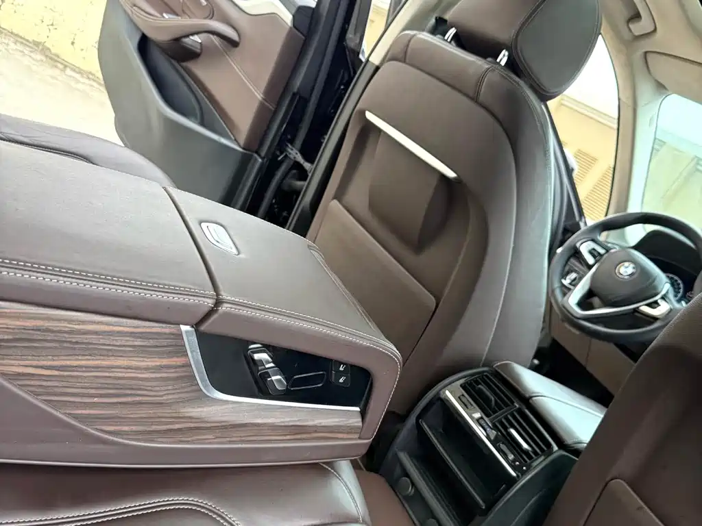 BMW 5 Series — миниатюра 13