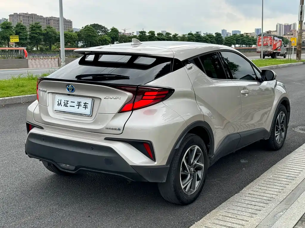 Toyota C-HR 2021 2.0L E-CVT Luxury