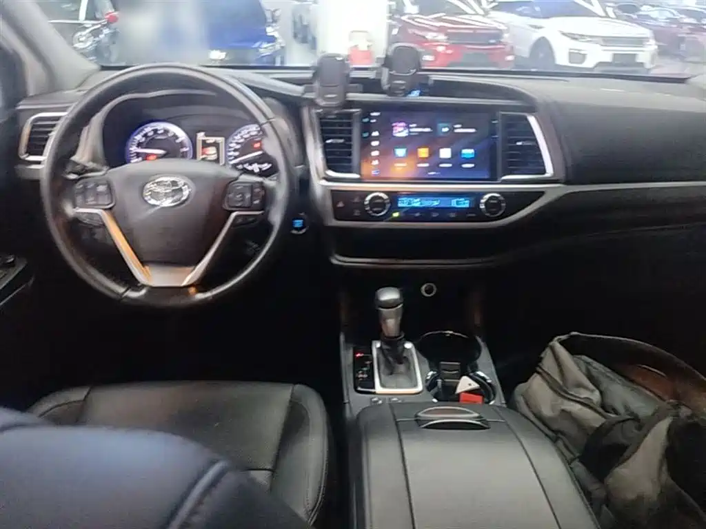 Toyota Highlander 2021 2.0T Luxury 7 мест