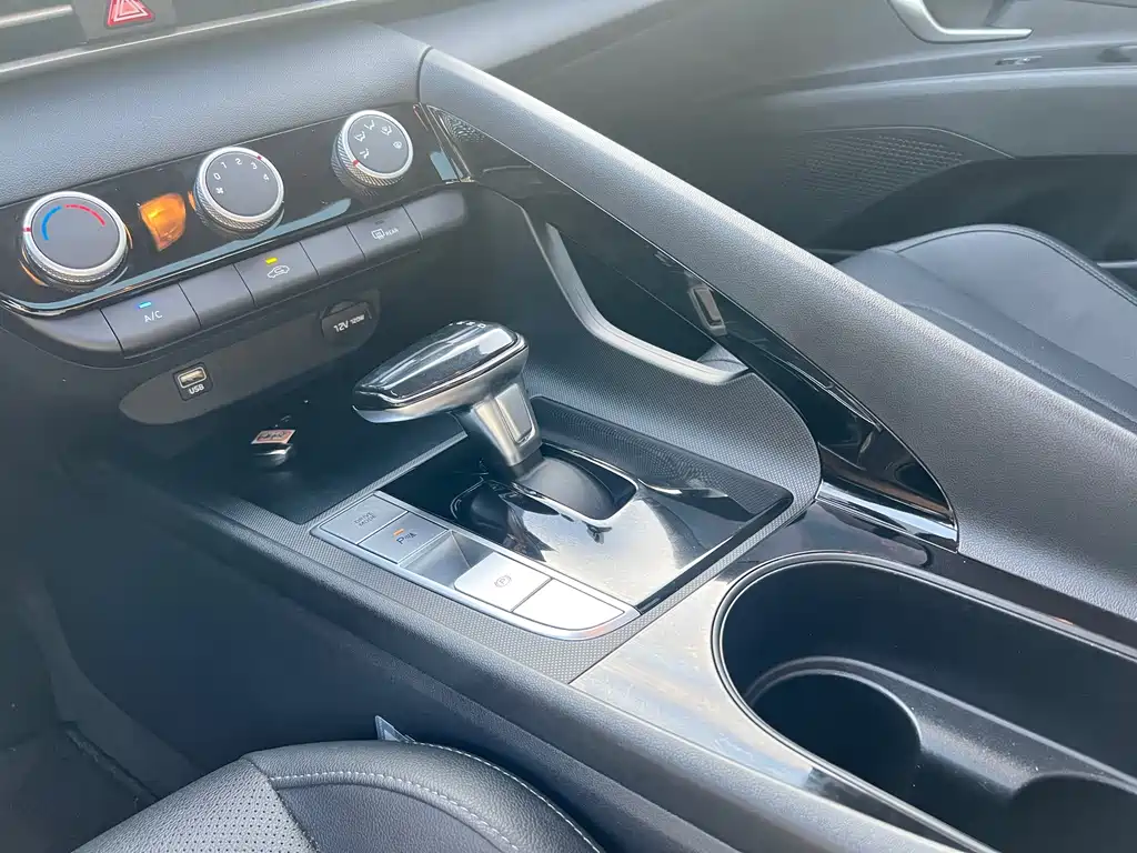 Hyundai Elantra — миниатюра 10