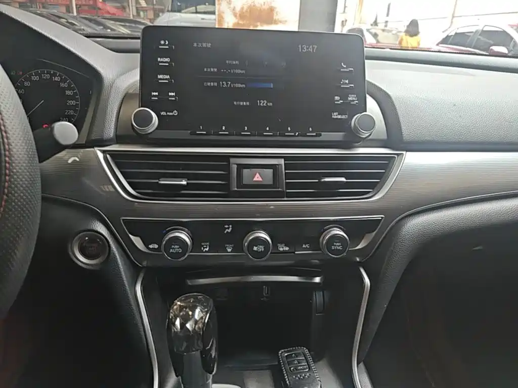 Honda Accord — миниатюра 13